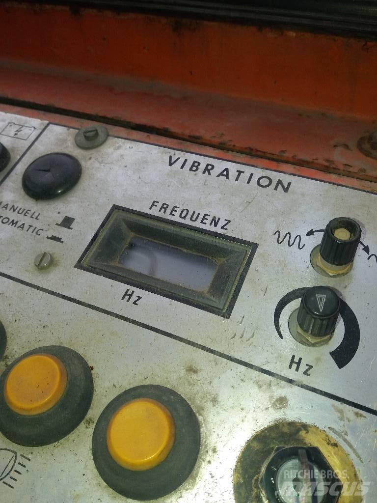Hamm 2411 SD Single drum rollers
