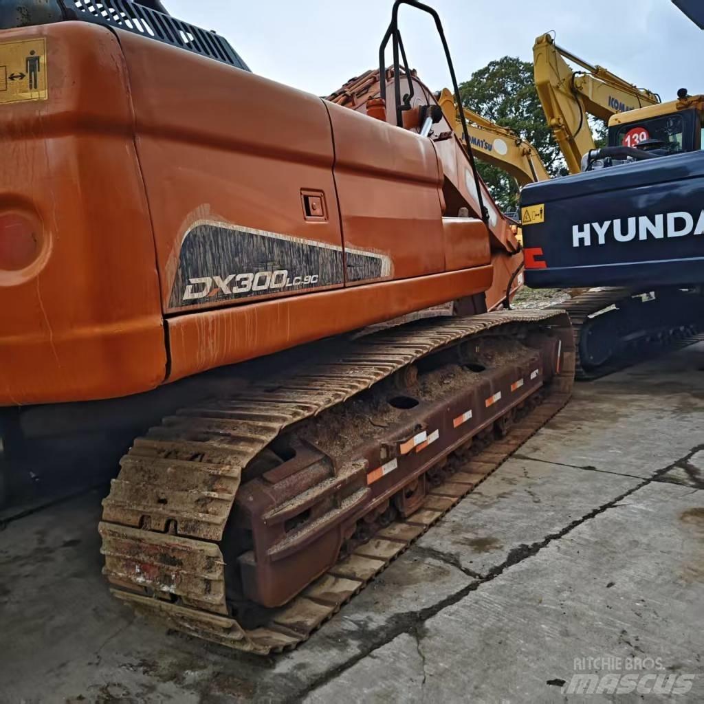 Doosan DX 300 LC Crawler excavators
