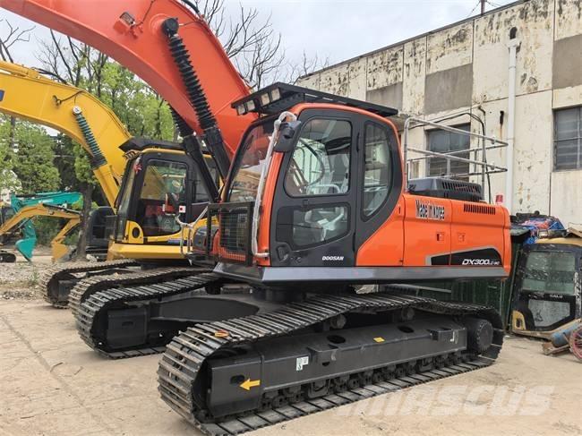 Doosan DX 300 LC Crawler excavators