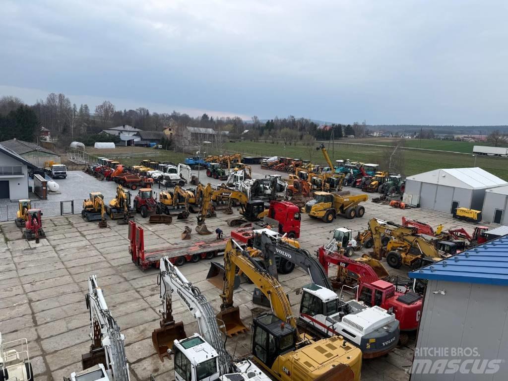 Komatsu PW148-10 Wheeled excavators
