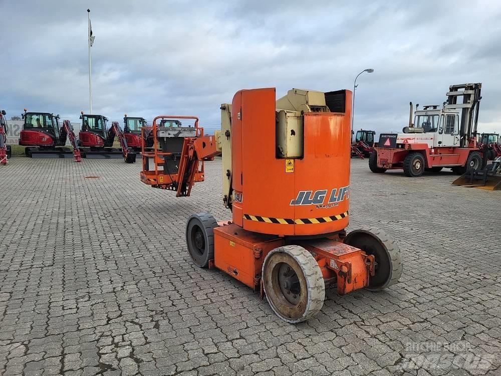JLG E 300 AJP Articulated boom lifts
