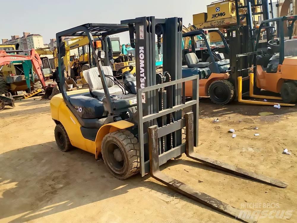 Komatsu FD 30 T-16 Diesel trucks