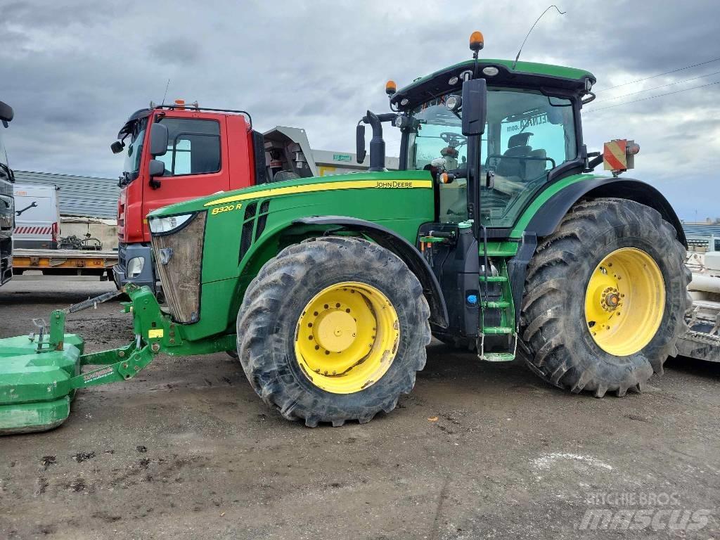John Deere 8320 R Tractors
