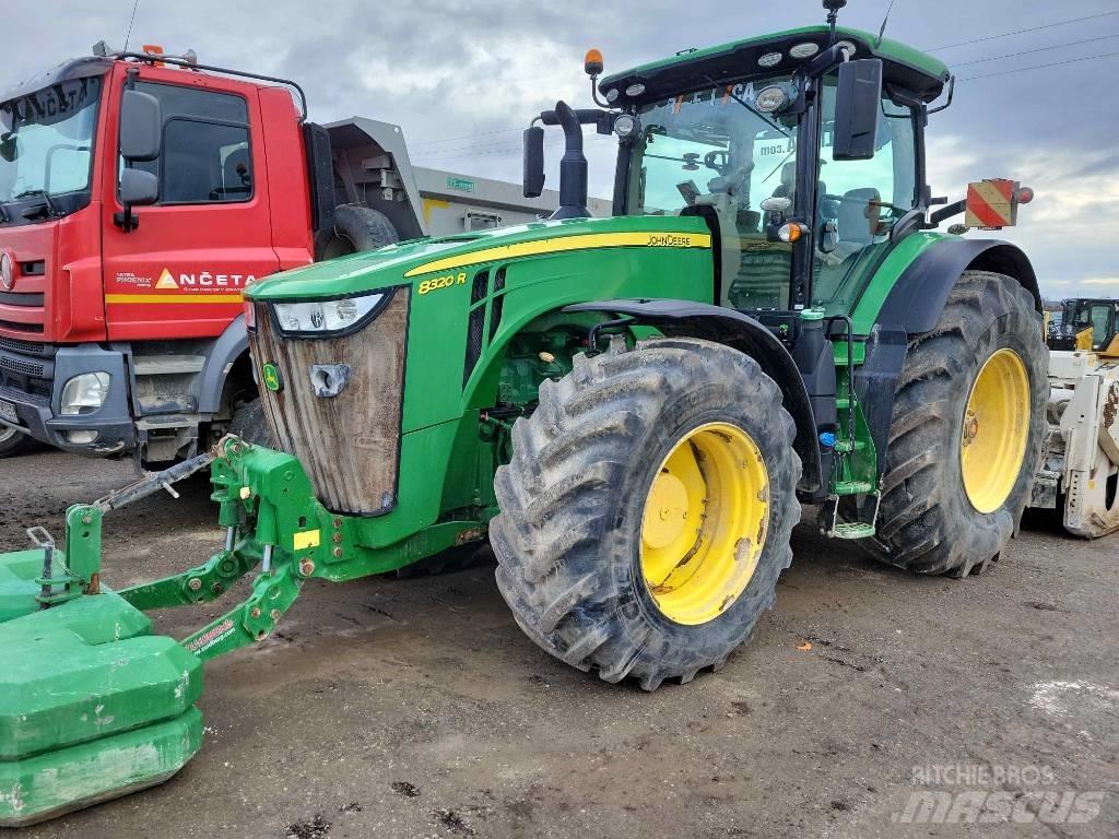 John Deere 8320 R Tractors
