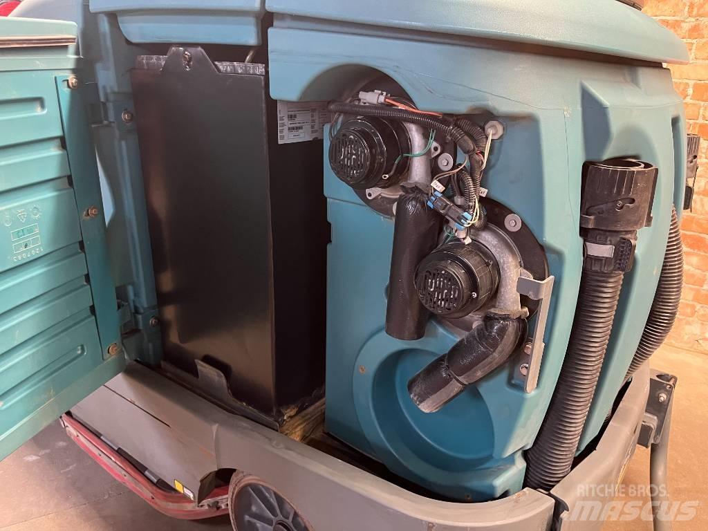 Tennant M 17 Combination sweeper scrubbers