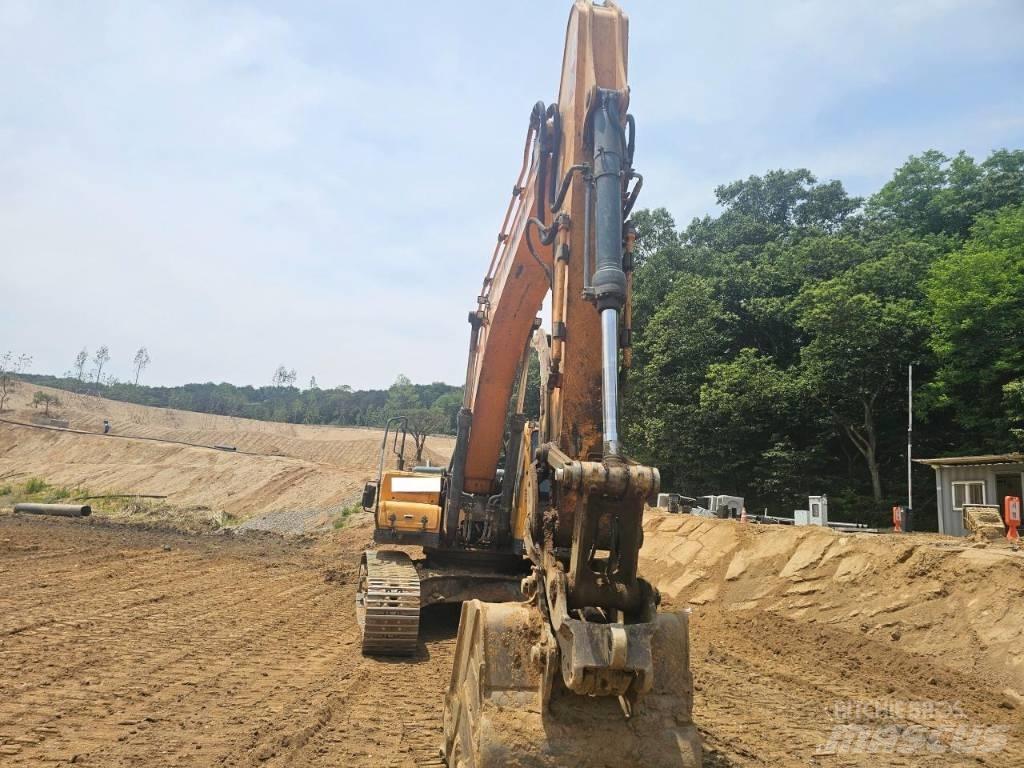 Hyundai Robex 300 LC Crawler excavators