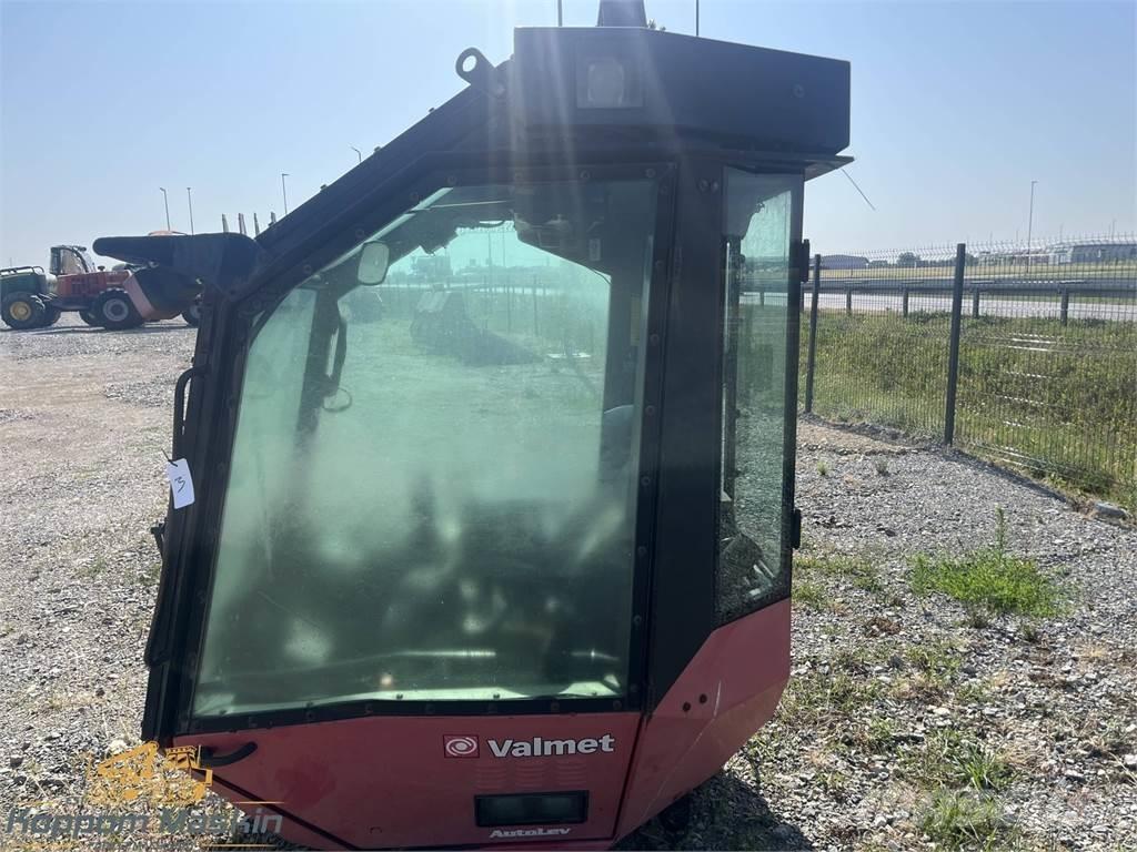 Valmet 911.1 Cabins and interior