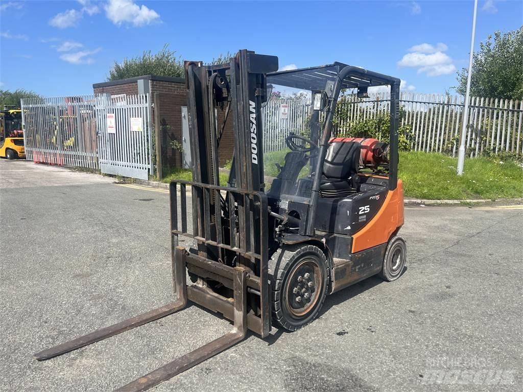 Doosan G25P-5 LPG trucks