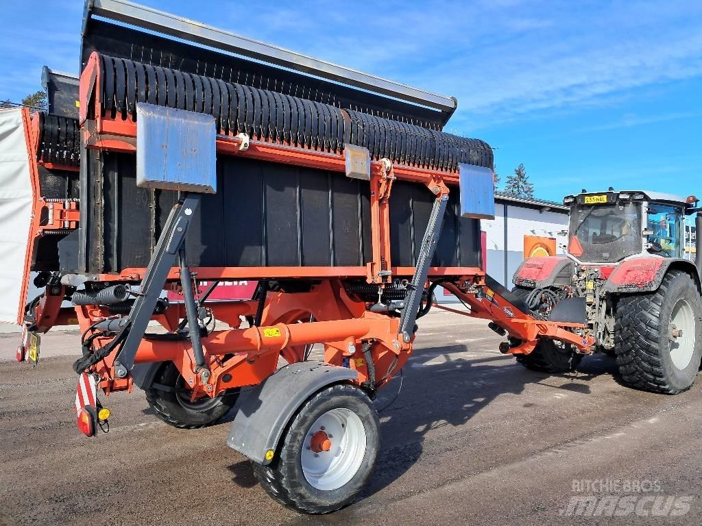Kuhn Merge Maxx 950 Windrowers