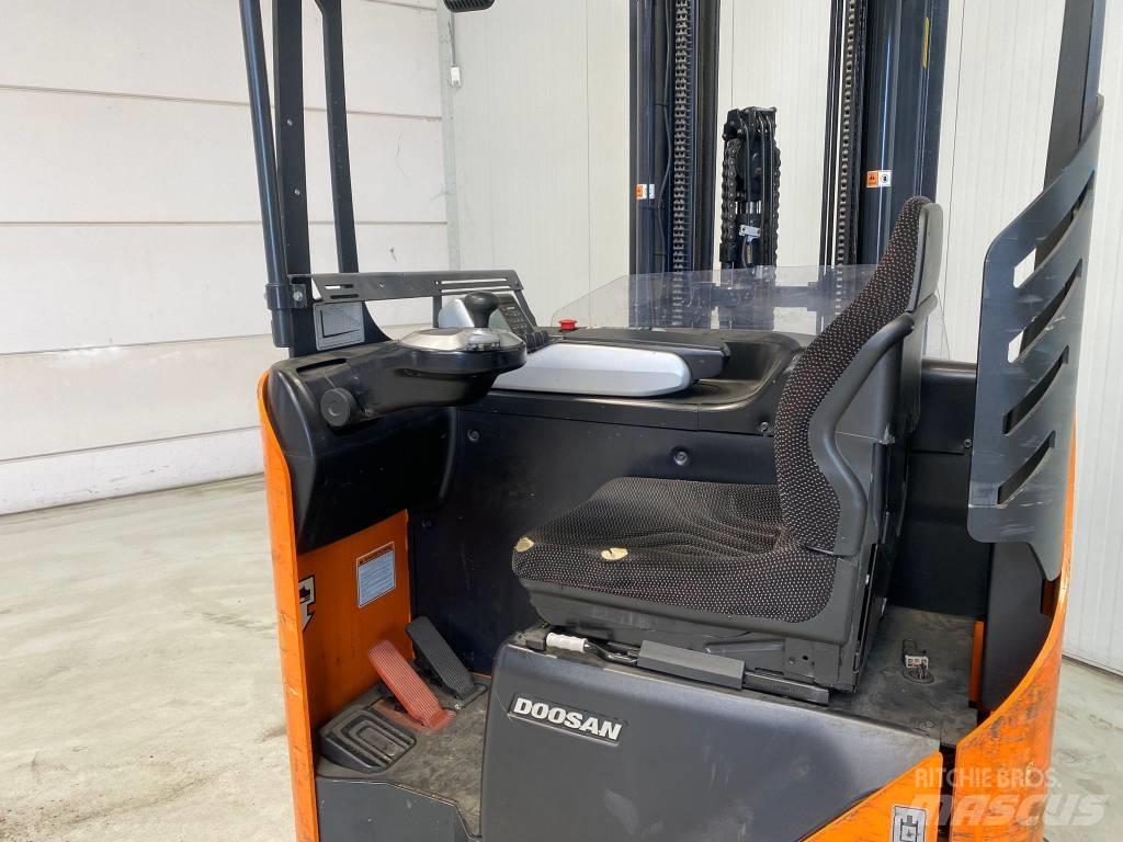 Doosan BR16JW- 7 PLUS Reach truck