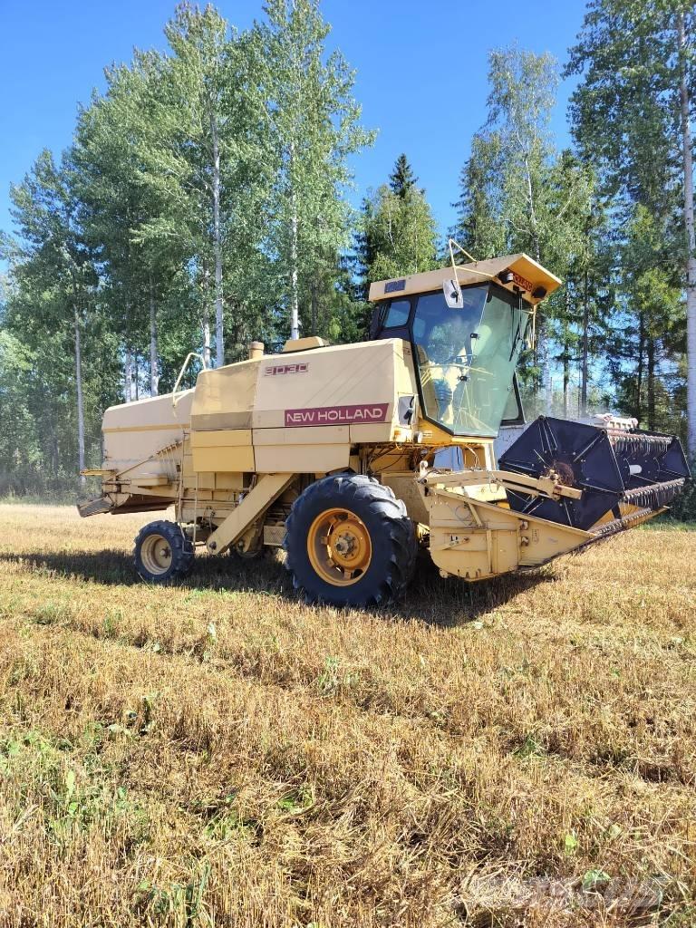 New Holland 8030 H Combine harvesters
