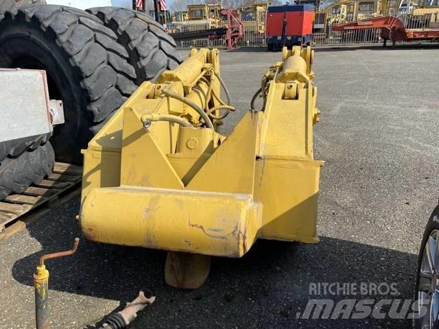 CAT D 8 R Ripper Other components