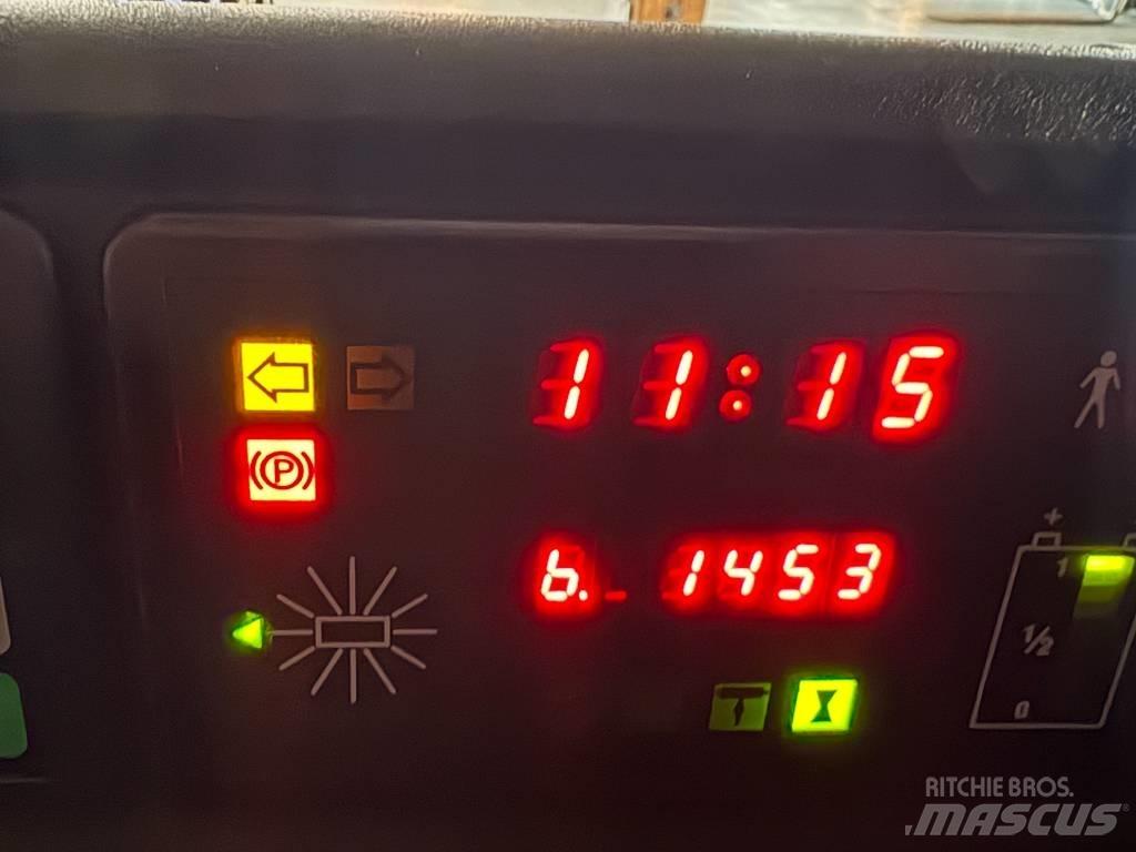Toyota RRE 140 Reach truck