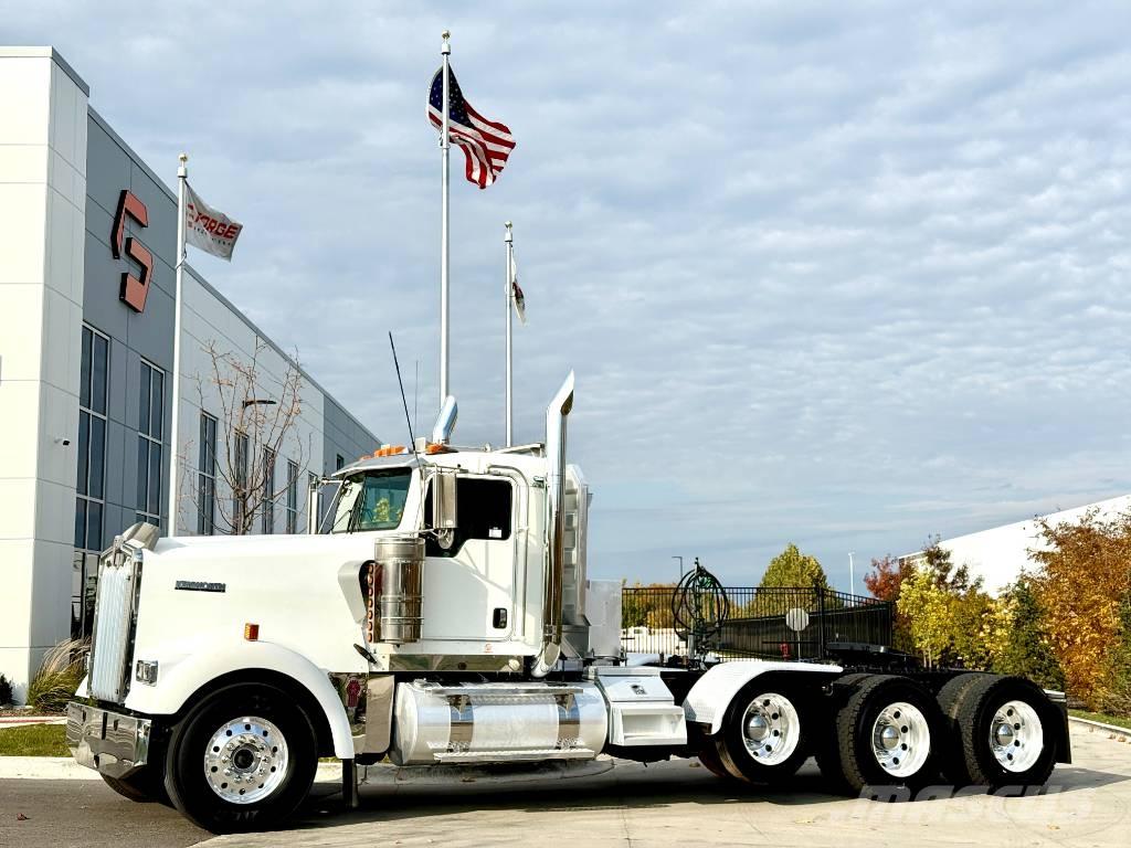 Kenworth W 900 Prime Movers