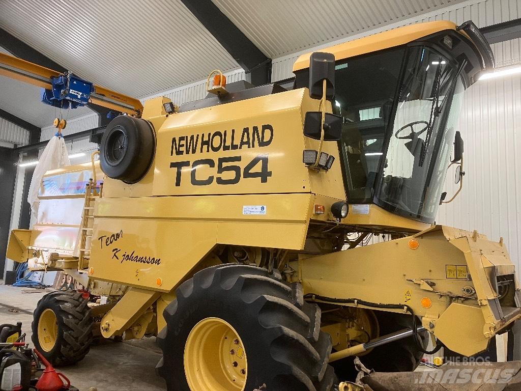 New Holland TC 54 Combine harvesters