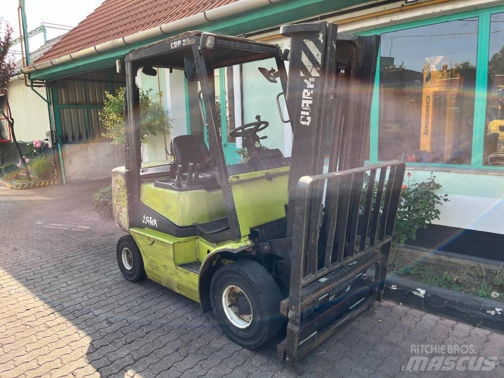 Clark CDP 25 V-4169 Diesel trucks