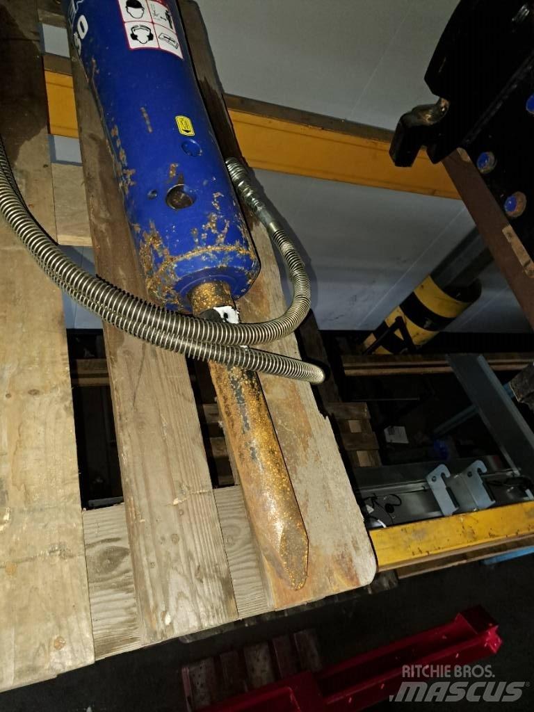 Daemo E30 with CW05 Hammers / Breakers
