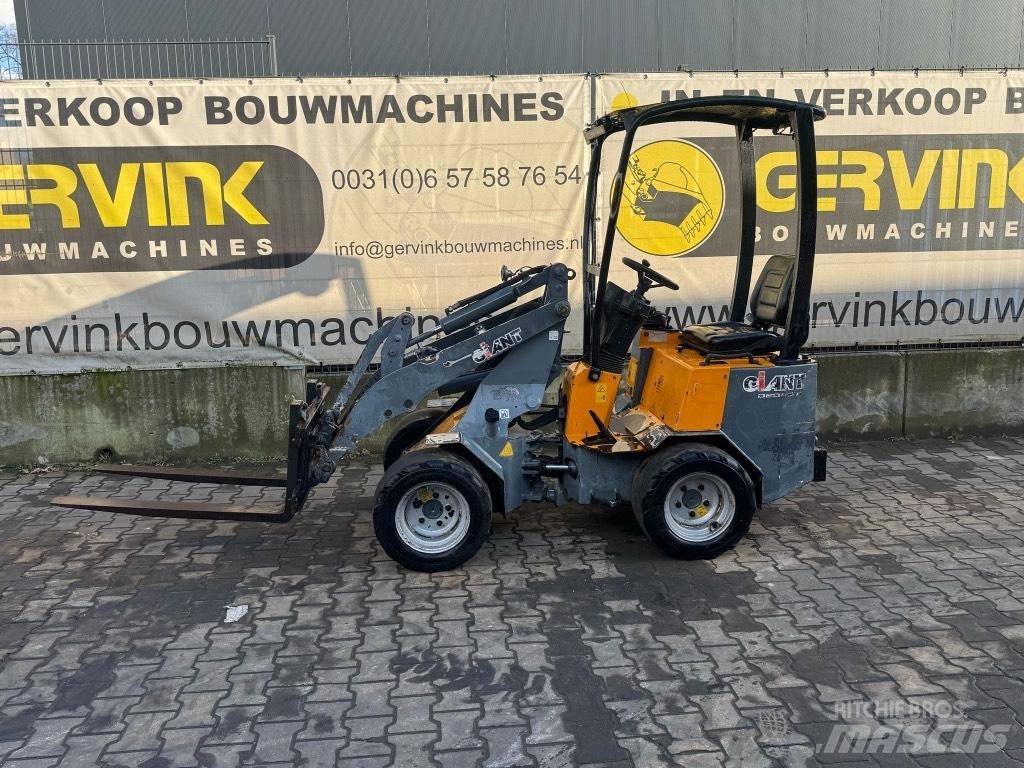 GiANT D 204 SW Mini loaders