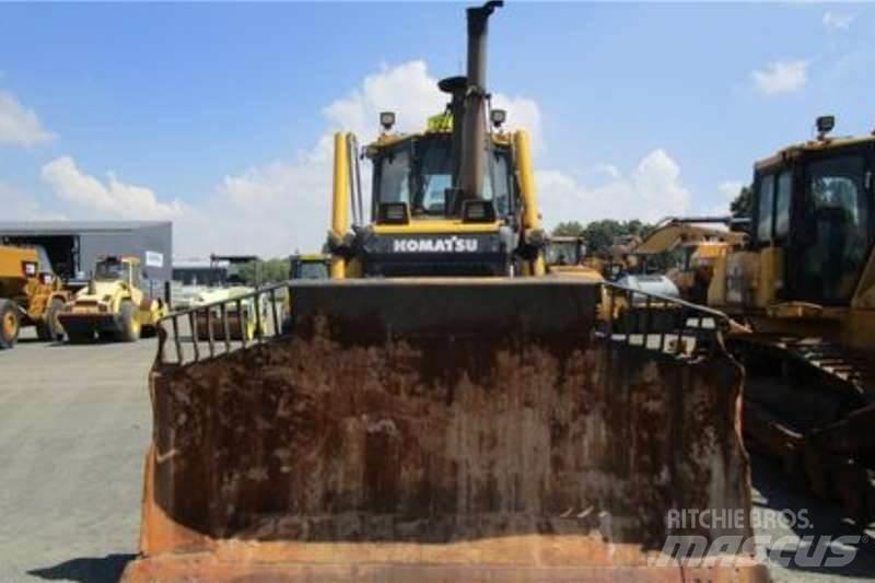 Komatsu D65 EX-16 Crawler dozers