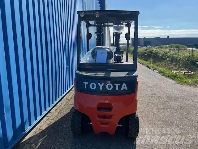 Toyota Traigo 80 Electric forklift trucks