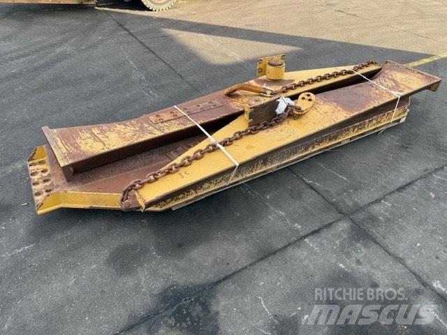 CAT 735 TAIL GATE Articulated Haulers