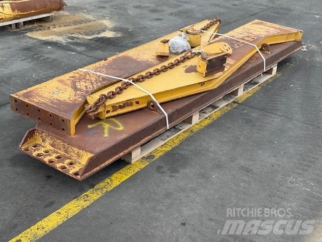 CAT 735 TAIL GATE Articulated Haulers