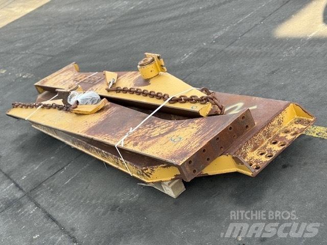 CAT 735 TAIL GATE Articulated Haulers