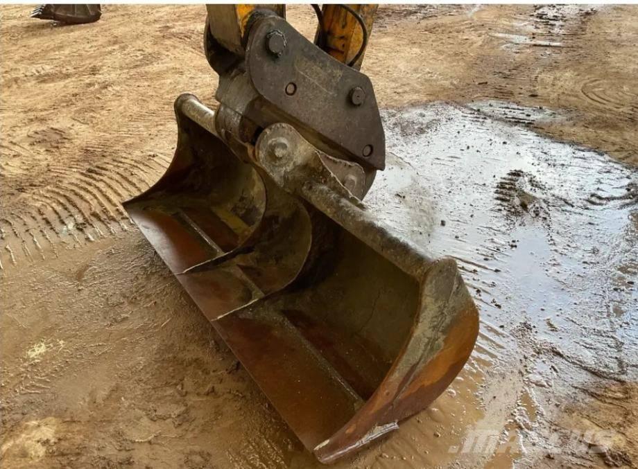 JCB JS 130 LC Crawler excavators