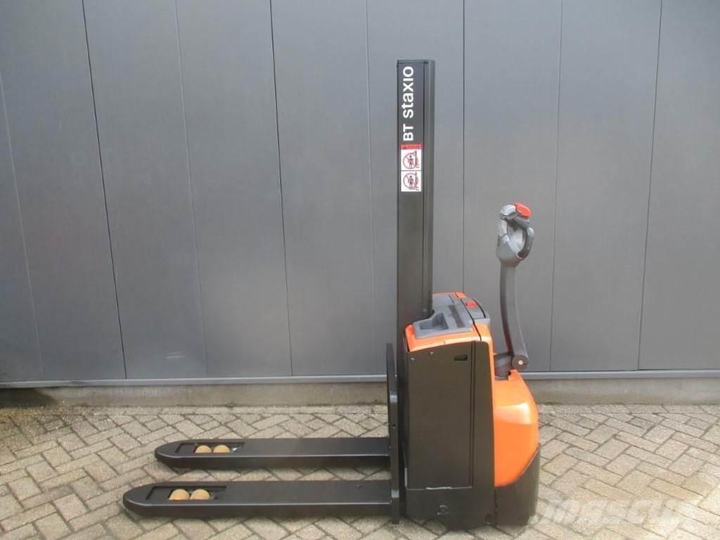 BT SWE 080L Pedestrian stacker