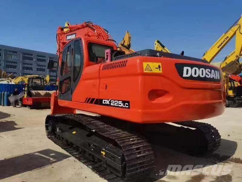 Doosan DX 225 Crawler excavators