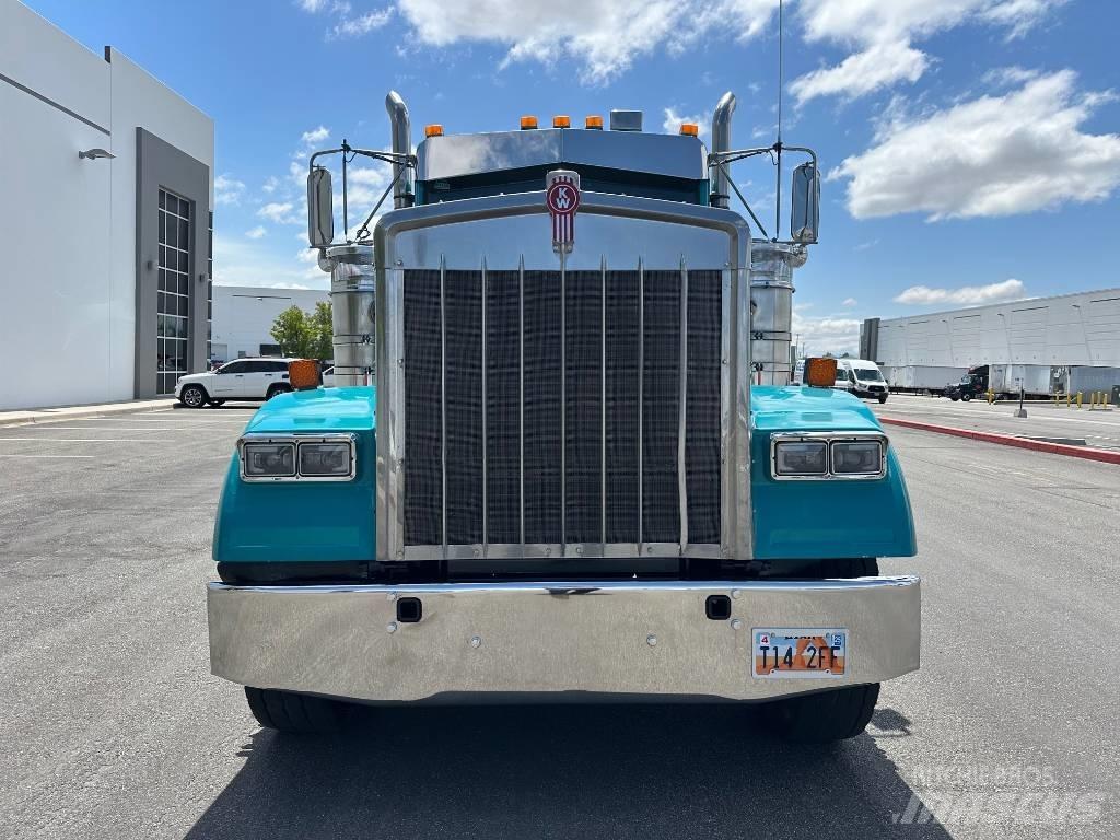 Kenworth W 900 Prime Movers