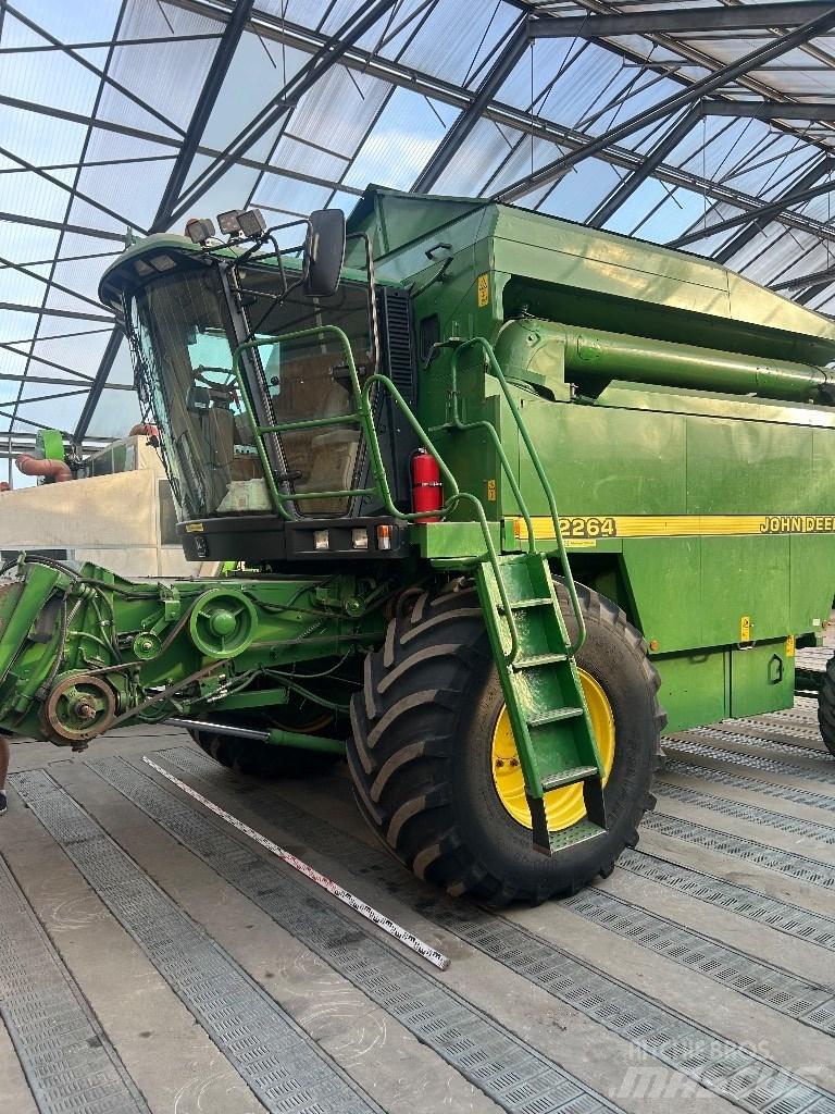 John Deere 2264 Combine harvesters
