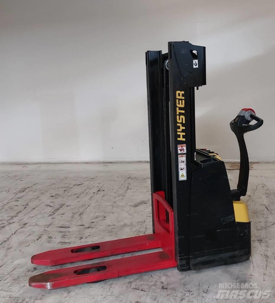 Hyster S 1.0 Pedestrian stacker