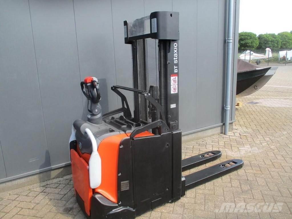BT SPE 200L Pedestrian stacker