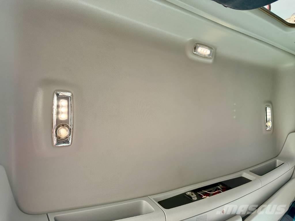 Kenworth T 880 Prime Movers