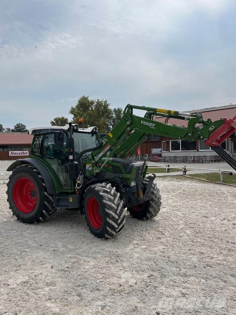 Fendt 211 Vario Tractors