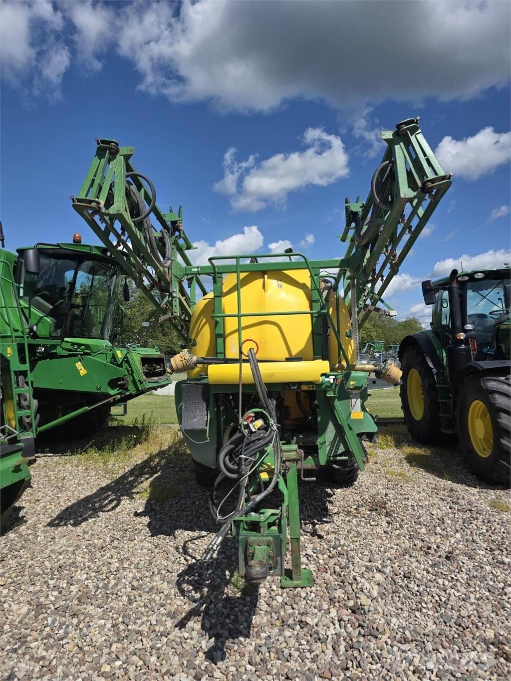 John Deere 740 Trailed sprayers