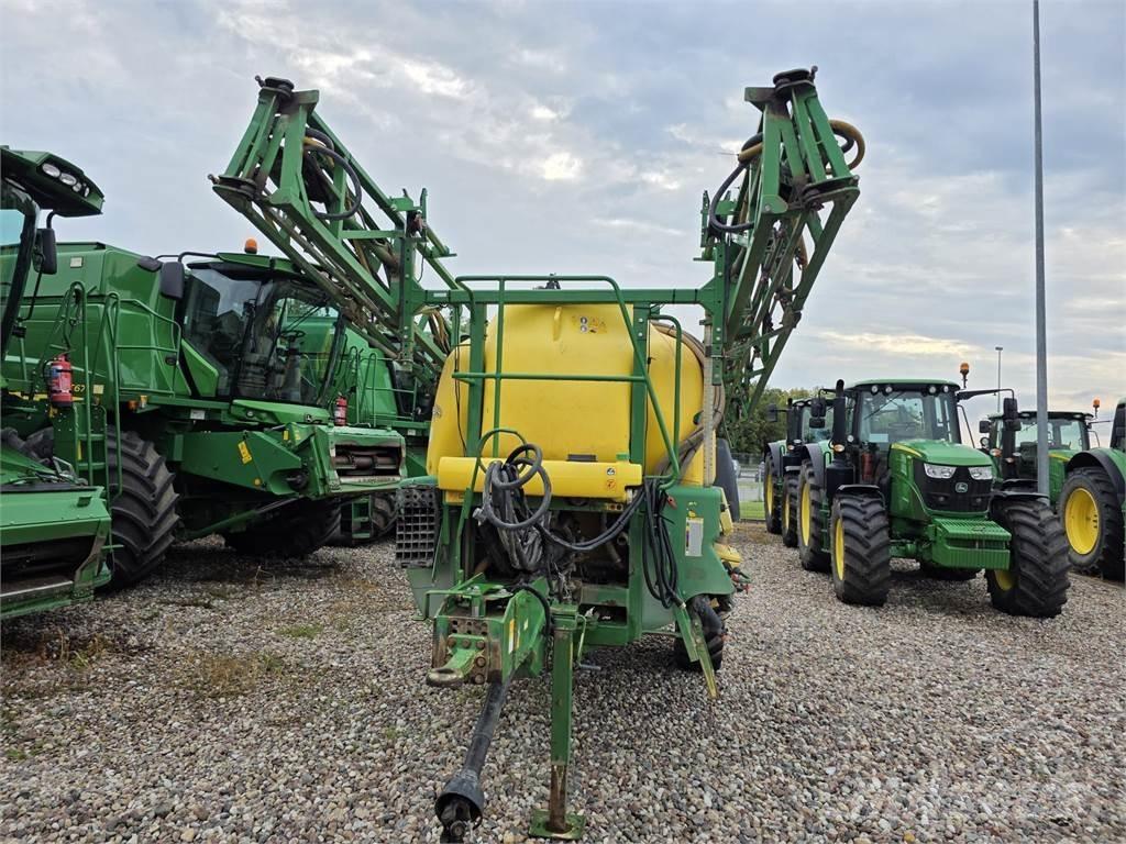 John Deere 740 Trailed sprayers