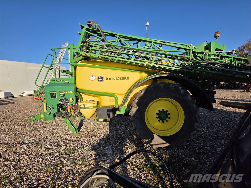 John Deere M962i Trailed sprayers
