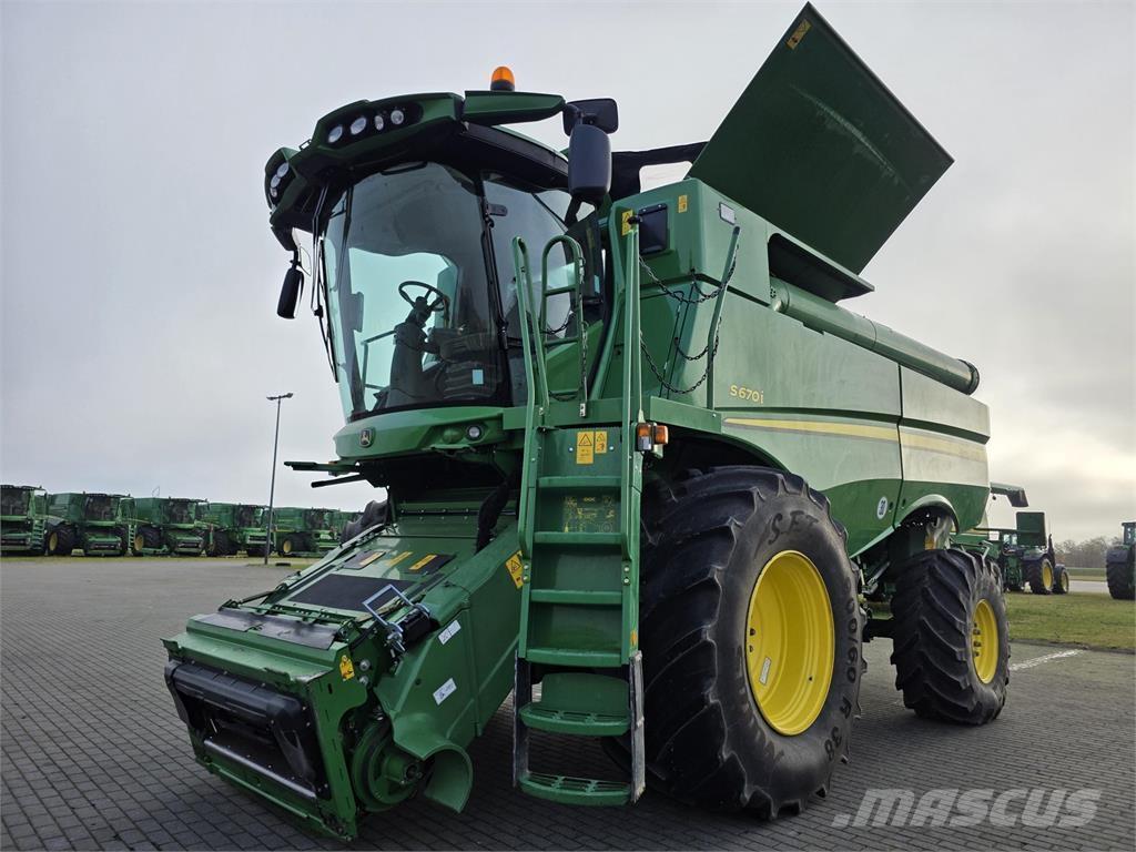 John Deere S670 Combine harvesters