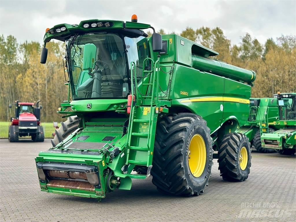 John Deere S680i Combine harvesters