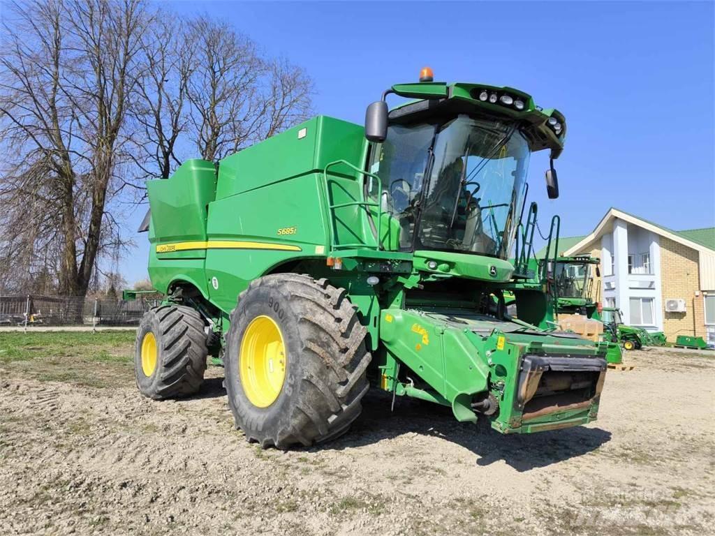 John Deere S685 Combine harvesters