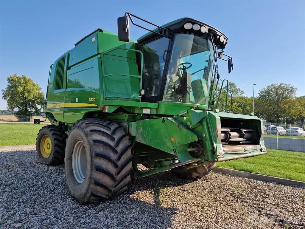 John Deere T670 Combine harvesters