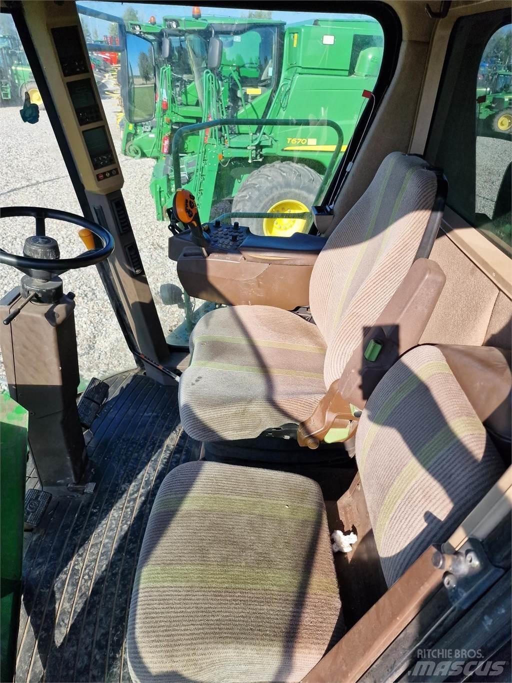 John Deere T670 Combine harvesters