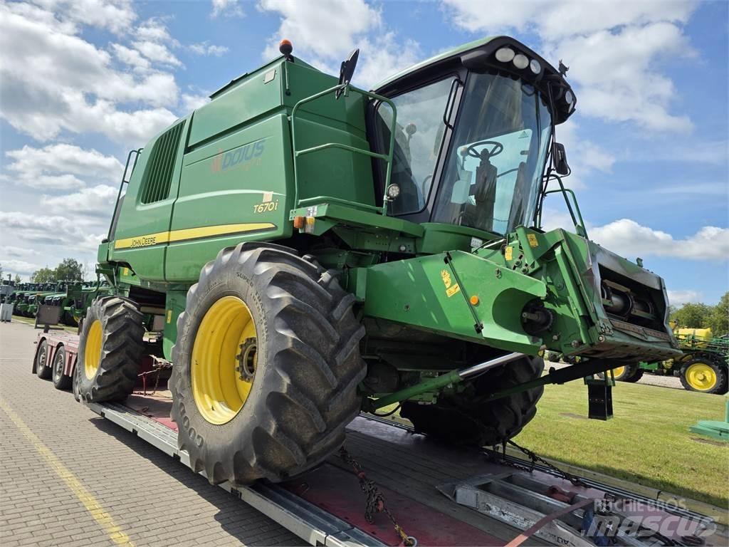 John Deere T670 Combine harvesters