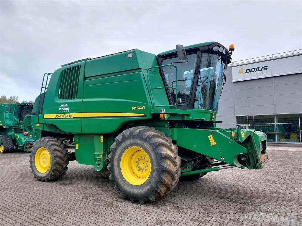 John Deere W540 Combine harvesters