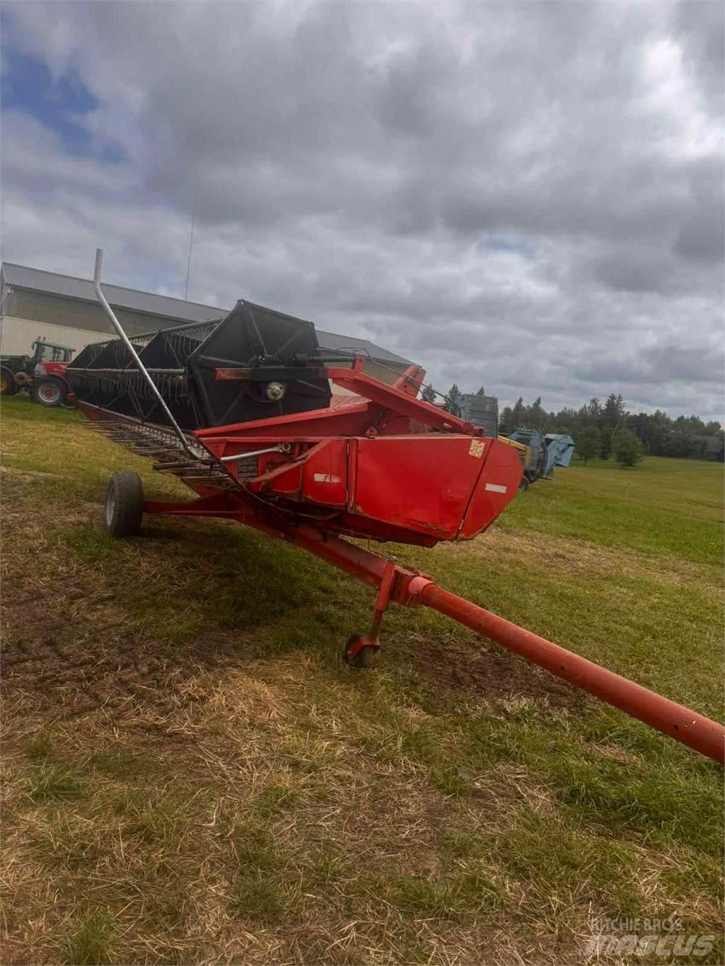 Massey Ferguson 40 Combine harvesters
