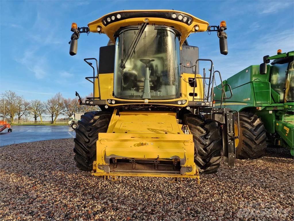 New Holland CX8.85 Combine harvesters