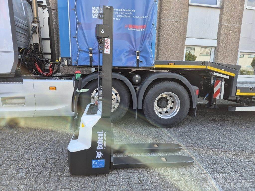 Bobcat LSM12N Pedestrian stacker