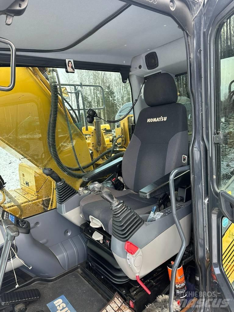 Komatsu PC210LC-11 Crawler excavators